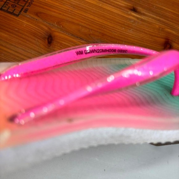 Kids Flip Flops Thong Sandals Sz 4-4.5 Rainbow Ombre Glitter Straps Girls Summer - Picture 5 of 5